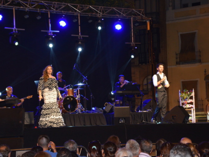 Certamen Marifé de Triana, con  Cristian Coto y María del Carmen González en la velá de Santa Ana.