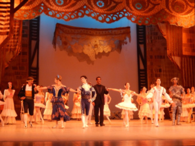 El Ballet Nacional de Cuba celebra 90 años de Fidel Castro y el IV Centenario de la muerte de Cervantes con la representación de D. Quijote