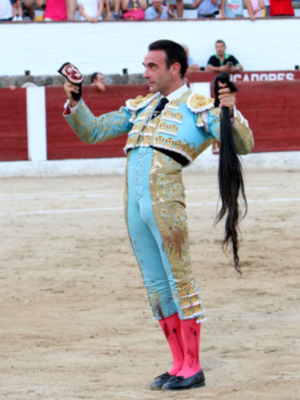 Ponce corta un rabo tras una excelente faena en Arenas