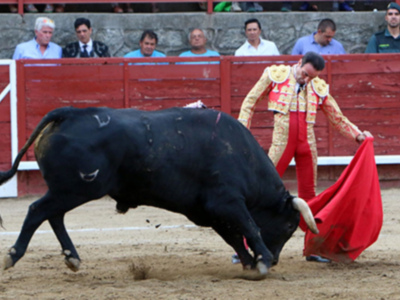 Otro recital de Ponce, que corta cuatro orejas en Navaluenga