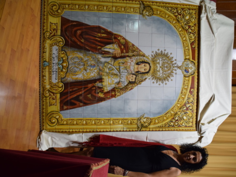 Isabel Parente Rioja, presentó su trabajo del retablo cerámico del Rosario de Burguillos en el Mercantil.