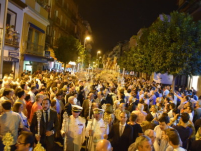 Triana acompañó a Santa Ana en su procesión extraordinaria.