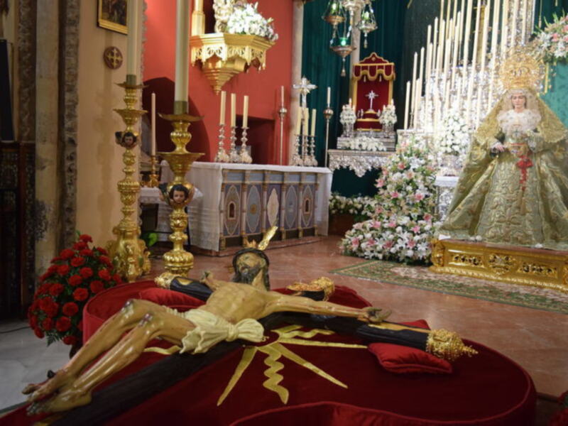La Hermandad de la Vera-cruz de Alcalá del Río celebra los actos del  XLV  Aniversario de la Coronación de la Virgen  de las Angustias.