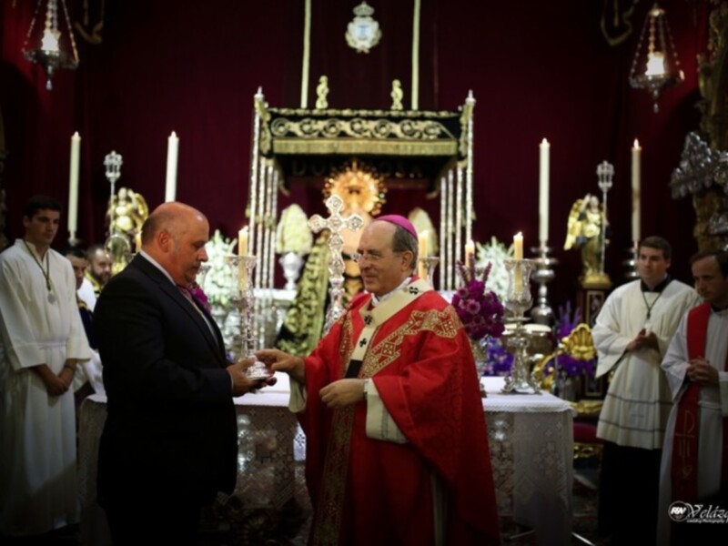 Una reliquia de San Pablo II para la Hermandad de la Soledad de  Alcalá del Río