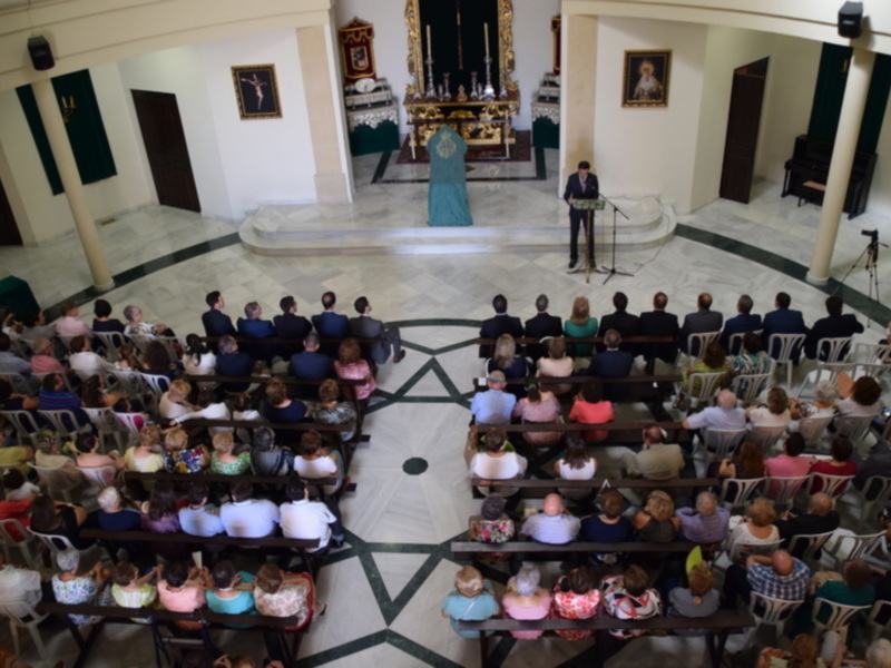 La Hermandad de la Vera-cruz a editado un libro monografíco titulado “La Virgen de las Angustias de Alcalá del Río” con motivo de  su XLV Aniversario
