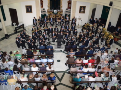 La Banda de musica de la Oliva de Saltera realizó un concierto con motivo del XLV Aniversario de la  Coronación de la Virgen de las Angustias de Alc