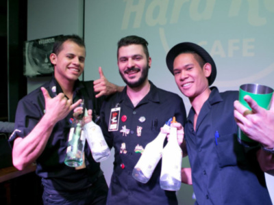 Bartenders profesionales compiten en el concurso BARocker de Hard Rock Cafe Sevilla