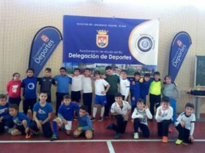 Gran muestra  del deporte en el XI Torneo de Navidad de las Escuelas Municipales de Alcalá del Río.