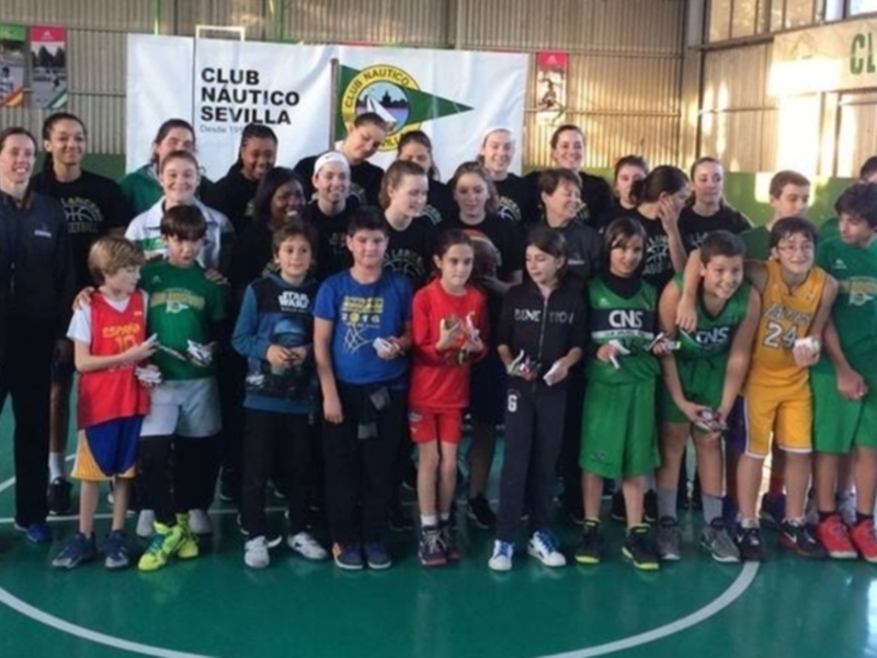 Jornada Internacional y solidaria de baloncesto del Club Náutico