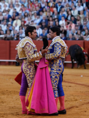 Paquirri y Cayetano cortan una oreja cada uno