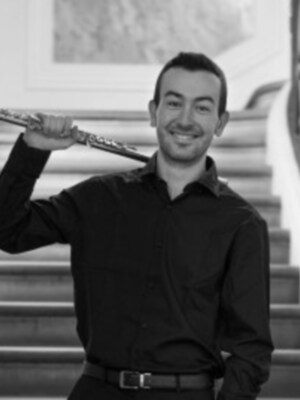 El próximo lunes 8 de mayo, el flautista sevillano, miembro de la prestigiosa Joven Orquesta Gustav Mahler, interpretará piezas de Mozart y Schubert