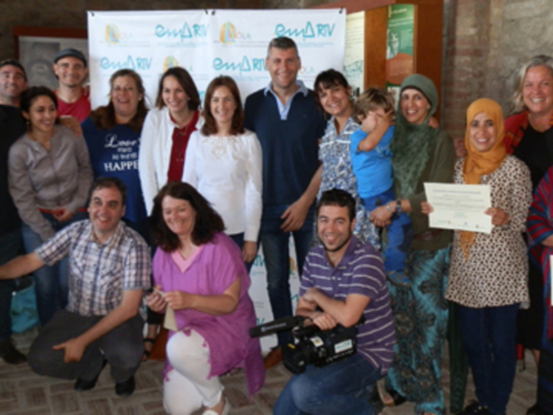 Un proyecto de las emisoras municipales de Andalucía de fomento de la interculturalidad finalista de los premios La Caixa