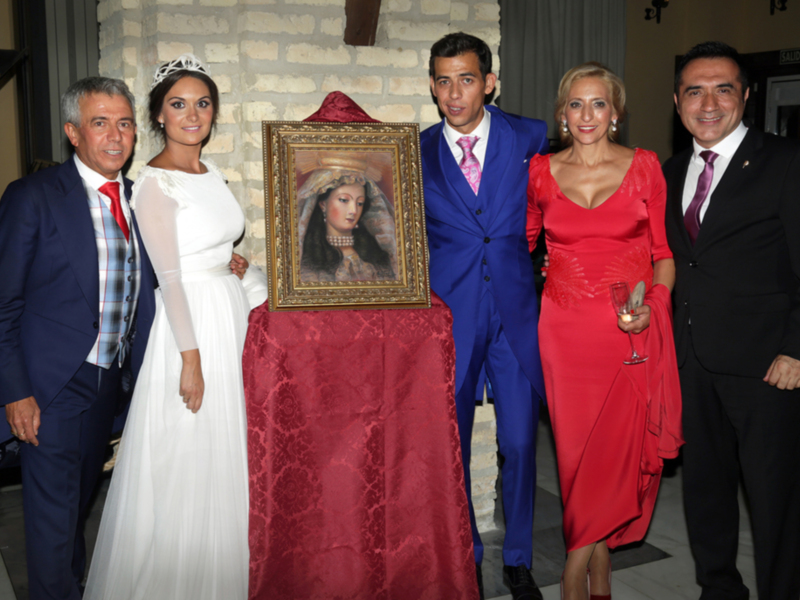 El pintor Antonio Montiel retrata a la Patrona de Ubrique, La Virgen de los Remedios