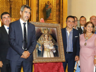 El pintor Antonio Montiel realiza el cartel de LV aniversario de la patrona de Benalmádena .