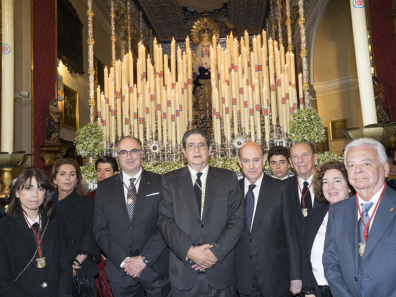 Entrega Baston de Mando del Colegio de Abogados  a la Virgen de la Concepción de la Hermandad del Silencio.