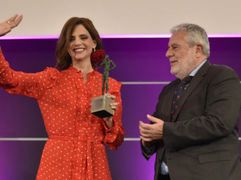 Macarena Gómez recibe el Premio Talento Andaluz de Canal Sur en el Festival de Málaga