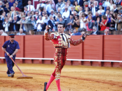 Manzanares corta dos orejas y Talavante, una en la de Cuvillo