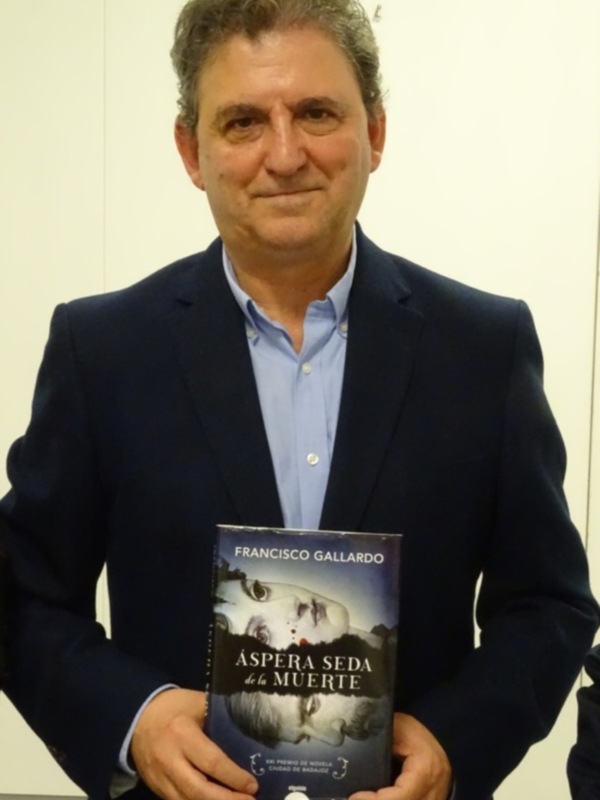 Marina Bernal escribe  sobre  "Áspera seda de la muerte" tercera novela de Francisco Gallardo