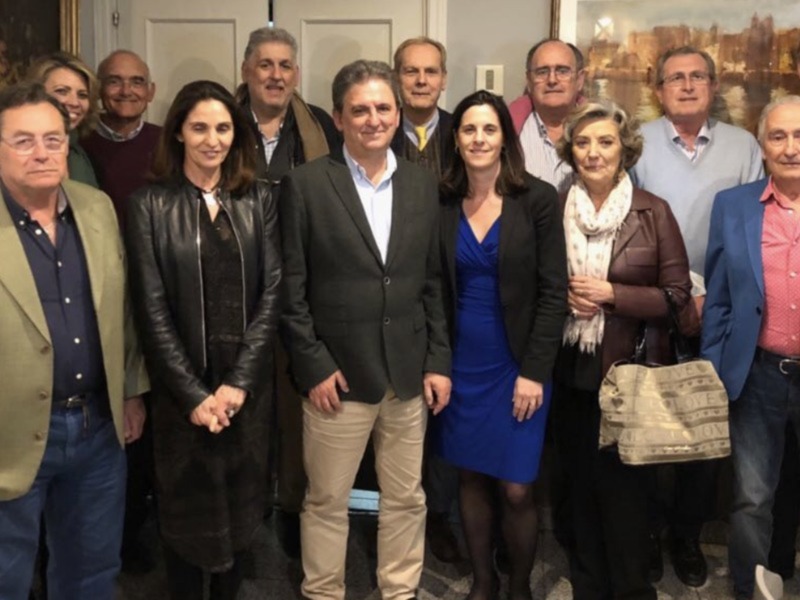 El Club Amigos del Baloncesto homenajea a Francisco Gallardo por su novela "Áspera seda de la muerte"