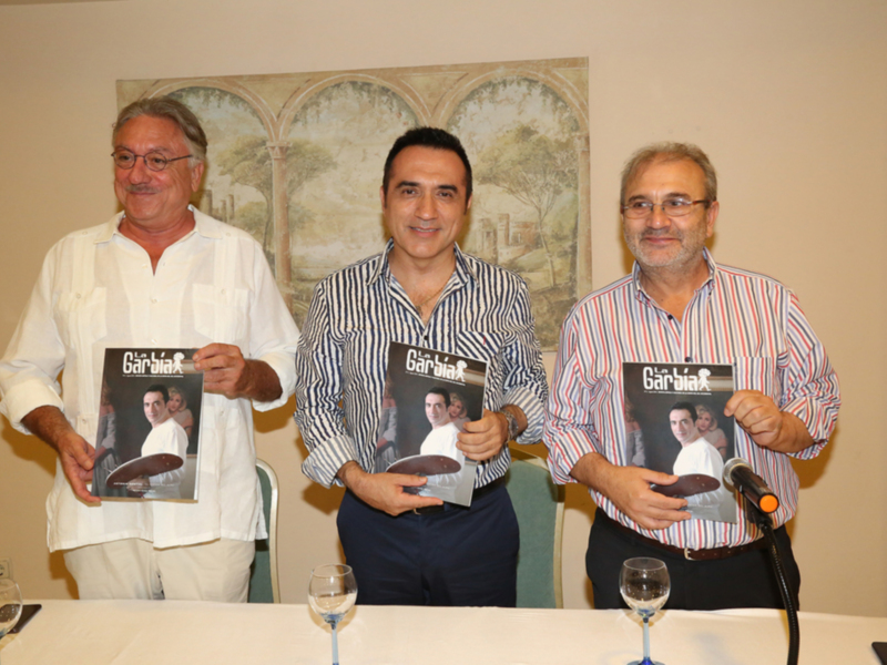 El pintor Antonio Montiel, portada de la revista cultural La Garbía