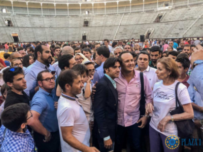 Diego Ventura llena el ruedo de Las Ventas para presentar su gesta