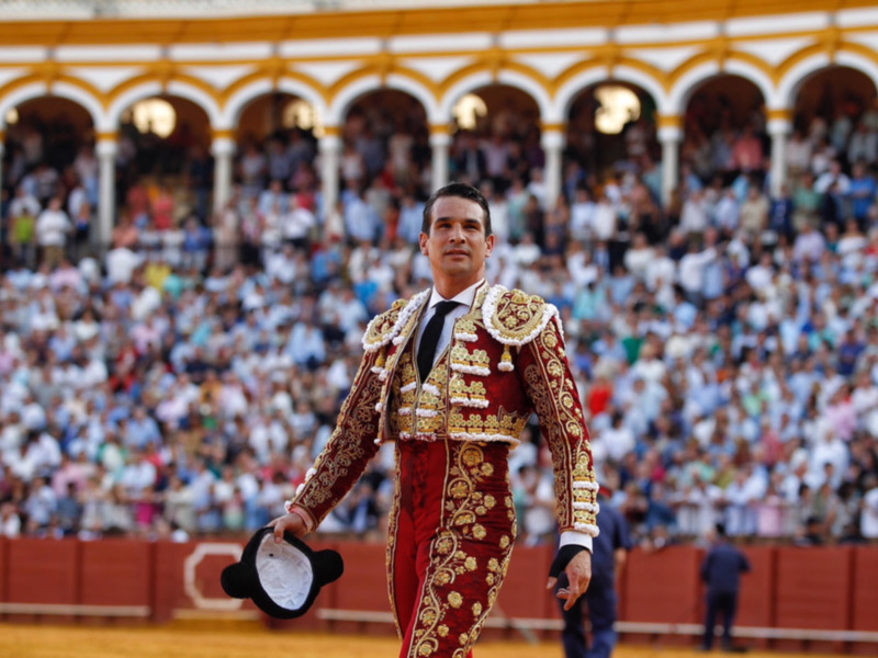 Manzanares corta una oreja y pierde más con la espada y Cadaval da una vuelta