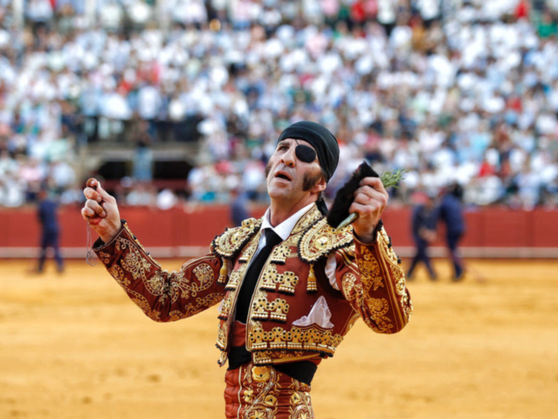 Padilla y Roca Rey cortan una oreja cada uno en tarde de enorme expectación