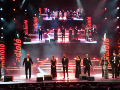 Raya Real recibe premio de Radio Ole Nacional