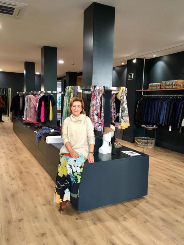 Aurora Víu, 25 años siendo referente de moda en Sevilla, inaugura "La tienda del futuro" , un espacio de encuentro cultural