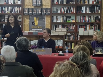 Soledad Galán, acompañada de Francisco Gallardo, encuentro con los lectores de "El diablo en el cuerpo", la lujuriosa vida de Isabel II