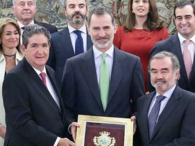 El Rey recibe la medalla de oro del Colegio de Abogados de Sevilla