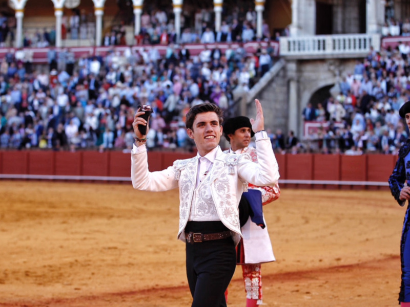 Guillermo Hermoso de Mendoza corta una oreja
