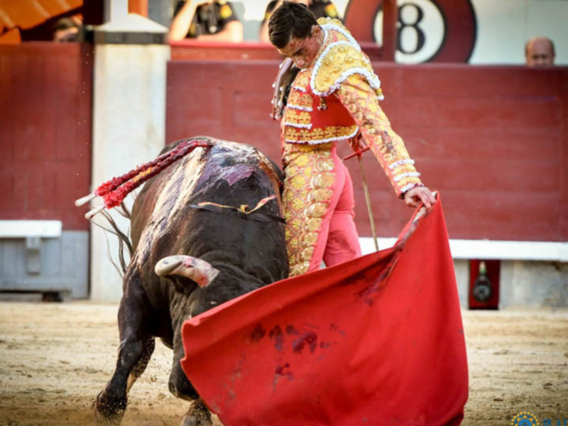 Paco Ureña abre su primera Puerta Grande tras desorejar al sexto de la tarde