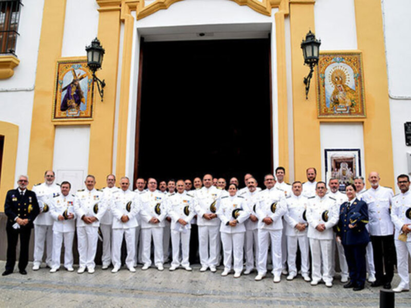 Sevilla dedicó una santa misa en honor a la patrona de la Armada la Virgen del Carmen.