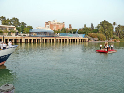 El arrabal de Triana con su virgen del Carmen del puente.