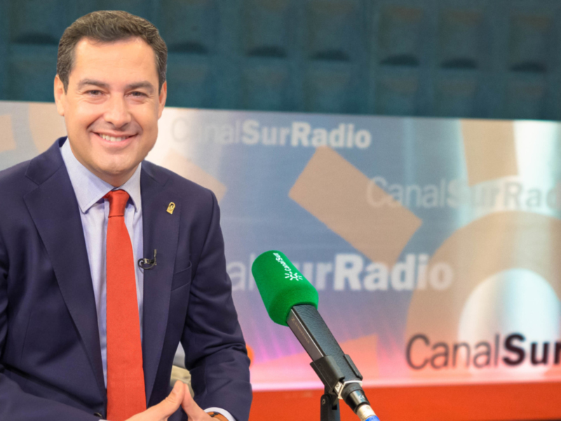 El presidente de la Junta, Juanma Moreno, este lunes en Canal Sur Radio