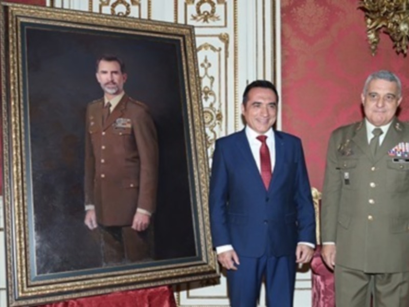 Presentación del retrato de Felipe VI por el pintor Antonio Montiel para el Ejército de Tierra