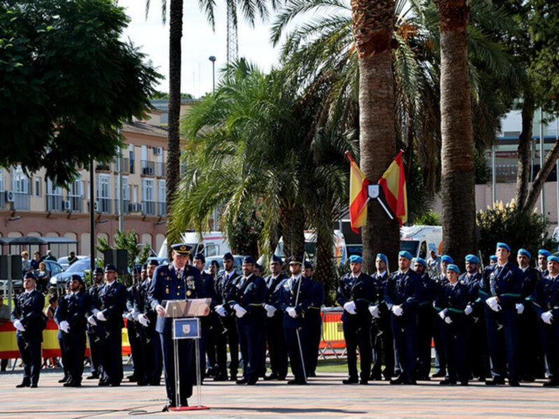 El Pueblo de Tomares se rinde a la Bandera de España.