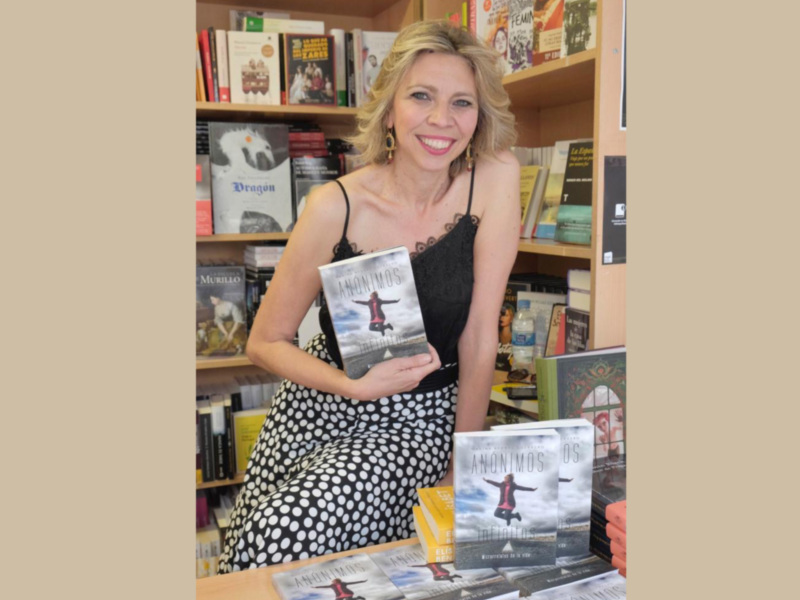 Si quiere Anonimos infinitos de Marina Bernal puede pedirlo a anonimosinfinitos@gmail.com