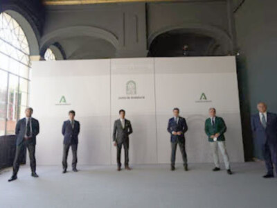 El presidente de la Junta  de Andalucía se ha reunido con el sector actual del mundo taurino.