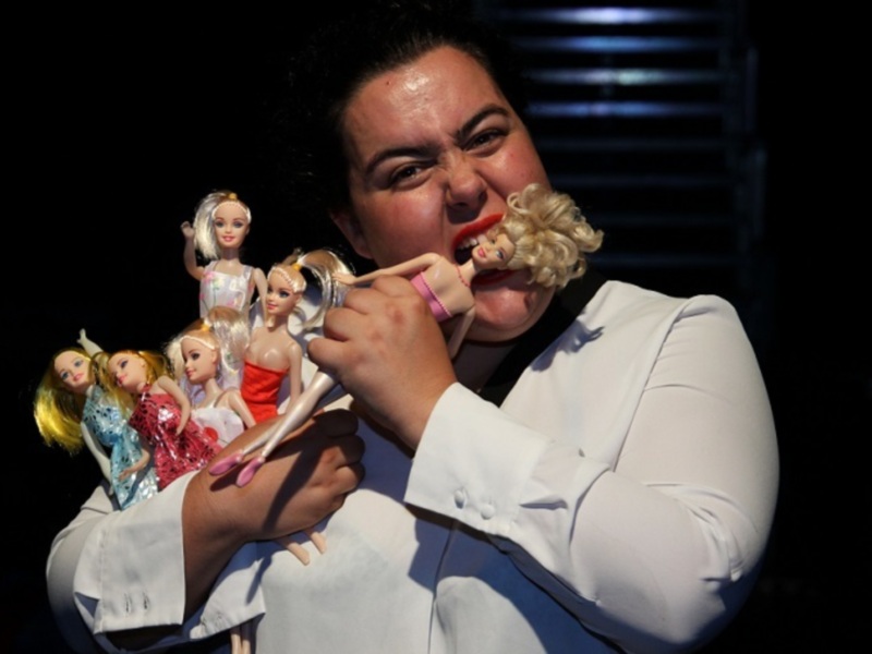 La muestra teatral a concurso del FOC4, Festival Cultura con Orgullo, alza el telón en Sevilla