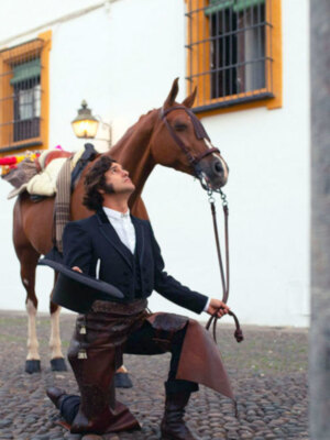 Morante de la Puebla, a caballo y de rodillas ante el Cristo de los Faroles de Córdoba
