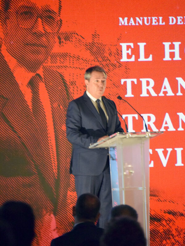 Sevilla homenajea al ex alcalde Manuel del Valle en un acto celebrado en el Real Alcázar