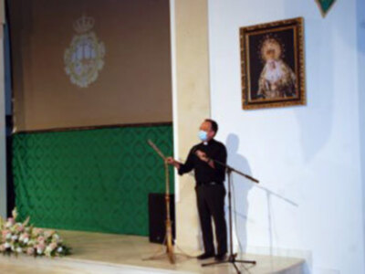 El Rvdo. José María Campos Peña inauguró el acto del aniversario de Coronación y Logotipo en la Hermandad de la Vera-cruz Ilipense