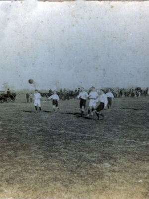 El primer partido de fútbol  en España se disputó en el antiguo Hipódromo de Tablada entre el Sevilla y el Huelva el 8-3-1890