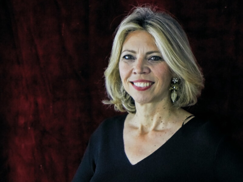 Marina Bernal le toma el pulso a la vida real a través de la mirada de 'Anónimos Infinitos 2', en librerías