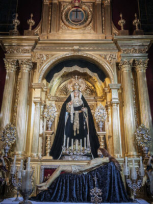 Diego Jesús Geniz y  Charo Padilla en la mesa redonda de la Hermandad de la Soledad de Alcalá del Río