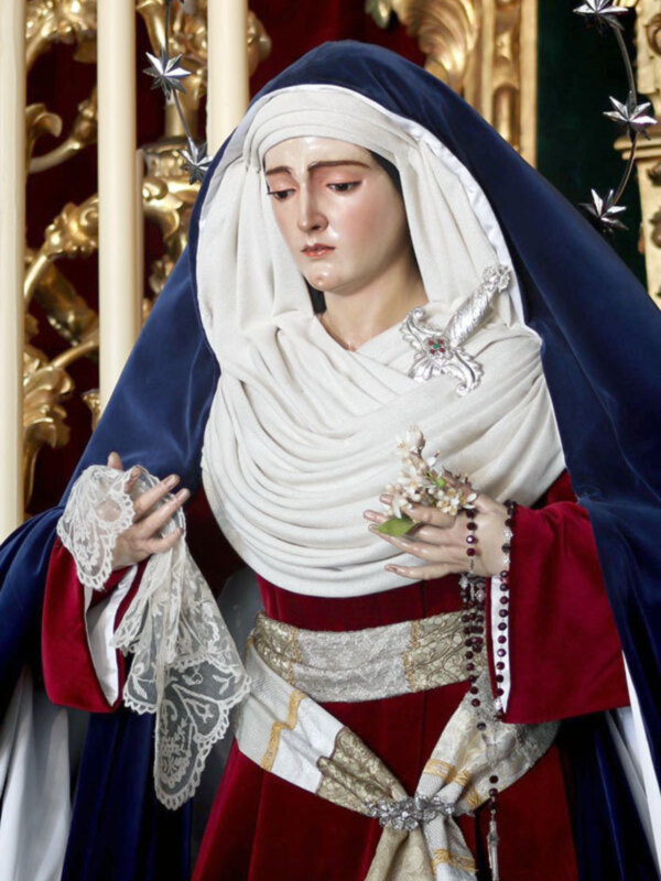 En cuaresma la virgen de las Angustias se viste de Hebrea , en Alcalá del Río