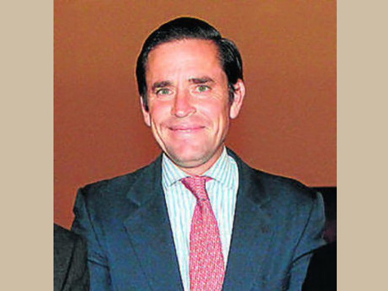   Eduardo Dávila Miura, sobre la portada de la Macarena en Cómo llora Sevilla : Quién te aguanta esa mirada…?