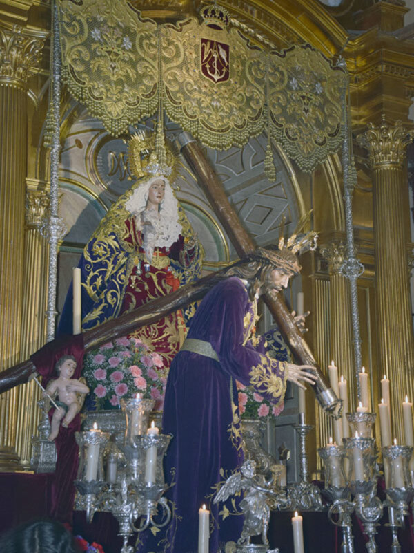 Altar del miércoles santo en su veneración en Alcalá del Río